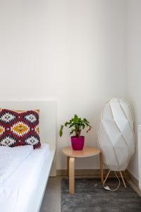 Posteľ alebo postele v izbe v ubytovaní Art Downtown Home styled by a Local Designer