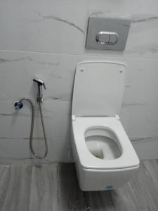 Vonios kambarys apgyvendinimo įstaigoje DarHendou
