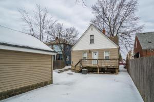 "Elizabeth Lake House" ~Sleeps 7~ Pontiac/GM Exec v zimě