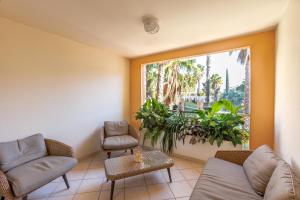 Posedenie v ubytovaní T3 avec terrasse, parking & piscine - Proche plages et randos - Le Mérou