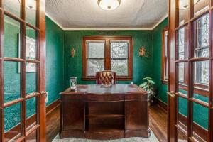 Gallery image of NEWHOST-Victorian Pintrest Style 15min to Downtown in Detroit