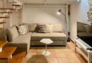 A seating area at Il Barchio loft in un palazzo di fine 800 a Jesi