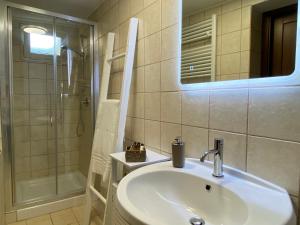 A bathroom at Il Barchio loft in un palazzo di fine 800 a Jesi