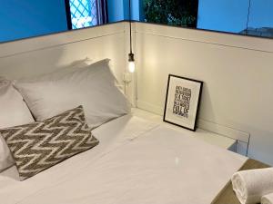 A bed or beds in a room at Il Barchio loft in un palazzo di fine 800 a Jesi