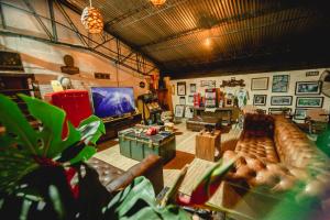 TV a/nebo společenská místnost v ubytování Cerro Tusa Glamping