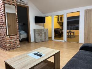 TV i/ili multimedijalni sistem u objektu Aster Apartments