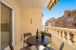 Balkón alebo terasa v ubytovaní Torrevieja playa del Cura con vista al mar