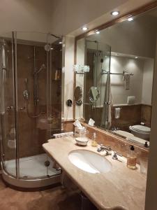 A bathroom at Popolo square deluxe flat
