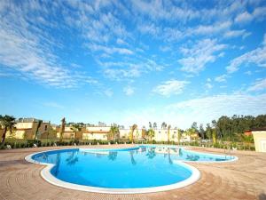 a large swimming pool in the middle of a resort at Casa Vacanze "Pizzo Sorriso Del Mare" in Pizzo