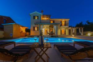 Gallery image of Villa David - luxurious secluded villa with a heated pool in Butkovići