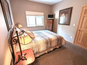 En eller flere senge i et værelse på Wilderness Resort at Meadow Lake