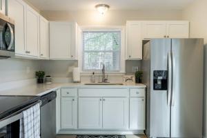 Kjøkken eller kjøkkenkrok på Stunning SouthPark/Cotswold Home