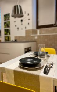 A kitchen or kitchenette at Il Barchio loft in un palazzo di fine 800 a Jesi