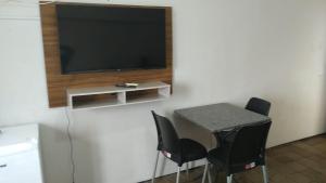 TV a/nebo společenská místnost v ubytování Flat na praia de iracema 504