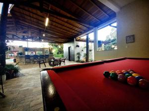 a pool table in the middle of a living room at Pousada Della Vegas in Serra Negra