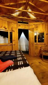 Tempat tidur dalam kamar di Tipis Ya'