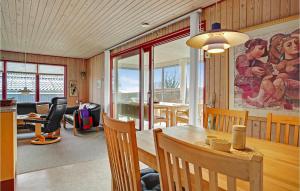 Gambar di galeri bagi 3 Bedroom Lovely Home In Bjert di Binderup Strand