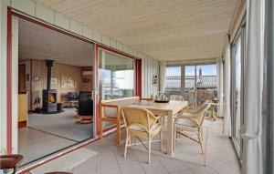 Gambar di galeri bagi 3 Bedroom Lovely Home In Bjert di Binderup Strand