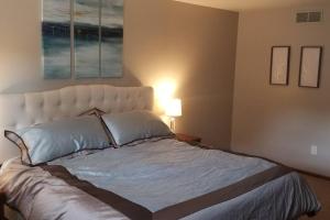 מיטה או מיטות בחדר ב-Oasis at Avalon Estates