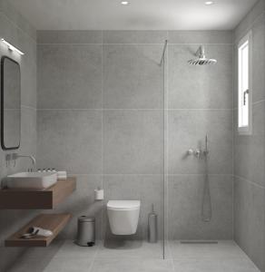een badkamer met een douche, een toilet en een wastafel bij Noa Suites in Arillas