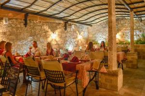 A restaurant or other place to eat at Guesthouse Mimbelli
