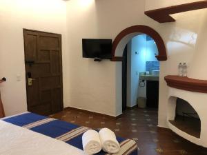 TV a/nebo společenská místnost v ubytování Hotel Hacienda Monteverde San Miguel de Allende