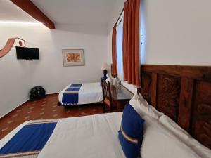 Postel nebo postele na pokoji v ubytování Hotel Hacienda Monteverde San Miguel de Allende