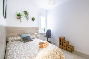 A bed or beds in a room at CARTAGENAFLATS, Apartamentos San Francisco