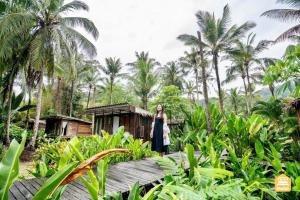 Zahrada ubytování Jungle Koh Kood Resort + 37 fotografií