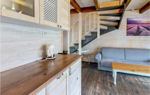 Kuchyňa alebo kuchynka v ubytovaní Pet Friendly Home In Karwia