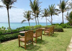 a table and chairs with the ocean in the background at Flat piece chair house - Vacation STAY 40368v in Fuzuchi