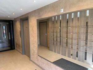 Zdjęcie z galerii obiektu Luxurious Apartment Private Parking 25 MN to Paris w mieście Yerres