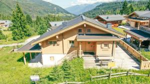 ヴァルト・イム・ピンツガウにあるChalet Königsleiten 297の山家の頭上