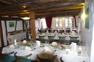 Altes Badhaus tesisinde bir restoran veya yemek mekanı