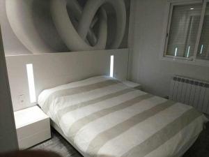 Postel nebo postele na pokoji v ubytování Nuevo apartamento en el centro, Parking incluido + 18 fotografií