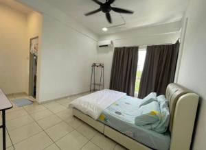 a bedroom with a bed and a ceiling fan at Lovely 3 bedrooms apartment in Sandakan