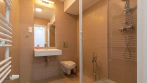 A bathroom at Apartamenty Sun & Snow Bukowa Góra