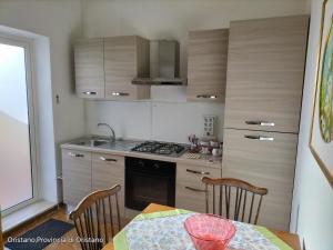Dapur atau dapur kecil di Appartamento con vista giardino