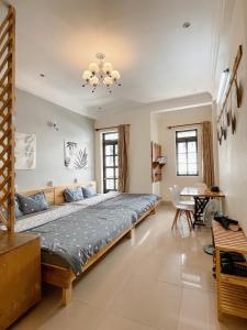 Postel nebo postele na pokoji v ubytování Da Lat Lemongrass - Đà Lạt Sả