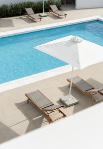 Piscina di Tzanis Resort Skyros o nelle vicinanze