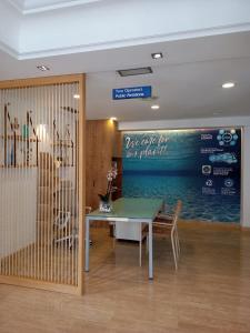 Stolní tenis v ubytování Bahía de Alcudia Hotel & Spa nebo okolí