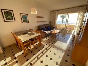 a living room with a table and a couch at Valentina Platja in Sant Antoni de Calonge