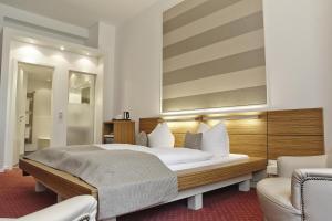 Postel nebo postele na pokoji v ubytování Hotel Prinzregent