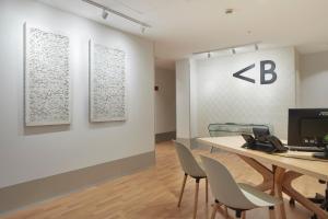 an office with a table and chairs and a wall at Hotel Berri Versalles in Rentería