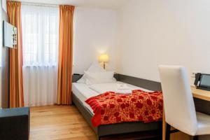 Postel nebo postele na pokoji v ubytování Bodensee-Hotel Kreuz