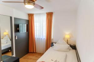 Postel nebo postele na pokoji v ubytování Bodensee-Hotel Kreuz
