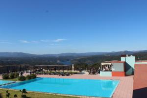 a view of a swimming pool on top of a building at Casa Elizabeth in Pedrógão Grande