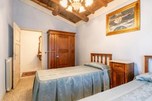 A bed or beds in a room at Grillo Rosso 5