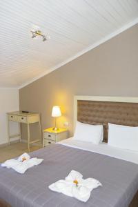 A bed or beds in a room at Rachoni Resort