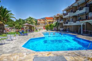 Bazén v ubytování Rachoni Resort nebo v jeho okolí